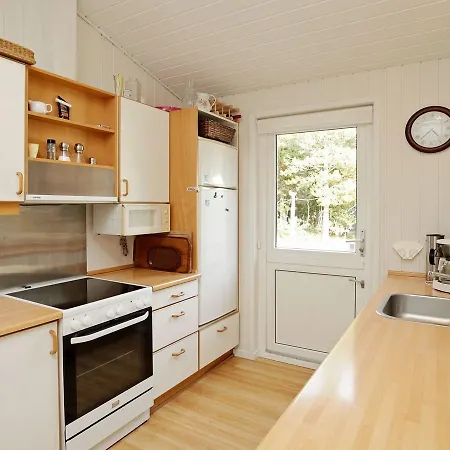 Three-bedroom Holiday In 6 * Thyholm