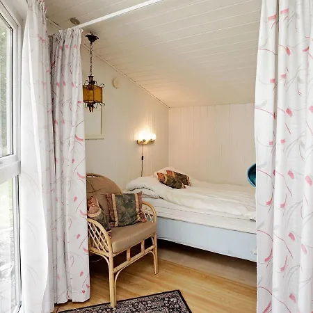 Three-bedroom Holiday In 6 *