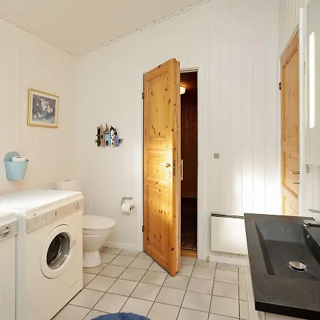 Three-bedroom Holiday In 6