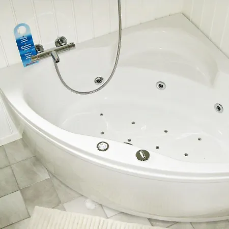 Three-bedroom Holiday In 6 Thyholm